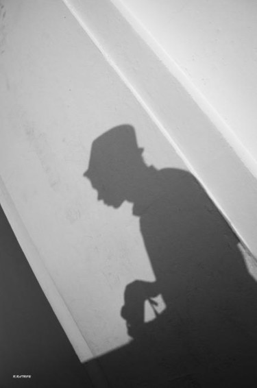 Photographie intitulée "Shadow myself" par Silas, Œuvre d'art originale