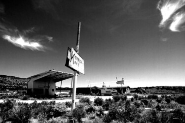 Fotografie mit dem Titel "Arizona's Kafè" von Pier Maulini, Original-Kunstwerk, Analog Fotografie