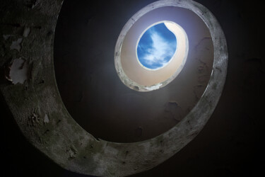Photographie intitulée "From dark to light" par Pier Maulini, Œuvre d'art originale, Photographie numérique