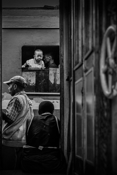 Regard de la fenêtre Photographie intitulée "Regard de la fenêtre" par Pierre-Yves Babelon, Œuvre d'art originale