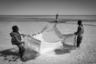 Photographie intitulée "Les pêcheurs du lag…" par Pierre-Yves Babelon, Œuvre d'art originale
