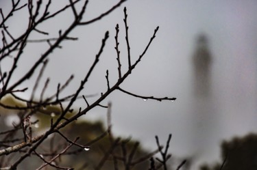 Photographie intitulée "A peine un phare" par Pierre Coiffard, Œuvre d'art originale, Photographie numérique