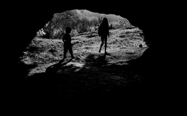 Photographie intitulée "La Grotte" par Pierre De Laborie, Œuvre d'art originale, Photographie argentique