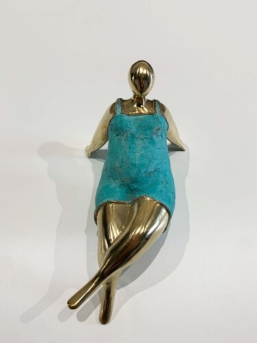Escultura intitulada "Femme allongée en Or" por Pierre Gimenez, Obras de arte originais, Bronze