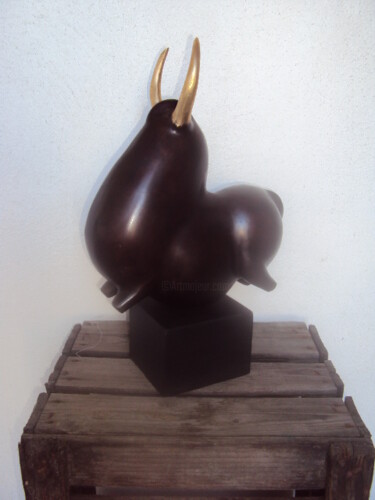 Sculpture titled "toro qui danse" by Pierre Gimenez, Original Artwork