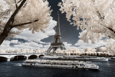 Tour Eiffel et Péniche | Paris Invisible #19 Photographie intitulée "Tour Eiffel et Péni…" par Pierre-Louis Ferrer, Œuvre d'art originale, Photographie numérique
