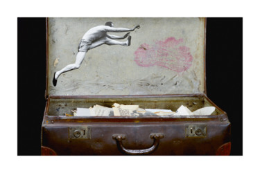 Photographie intitulée "Valise ouverte de G…" par Pierre Sempé, Œuvre d'art originale
