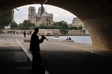 Фотография под названием "Paris, joueur de fl…" - Pierre-Yves Rospabé, Подлинное произведение искусства, Цифровая фотография