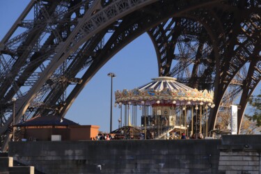 Photographie intitulée "Carrousel de la Tou…" par Pierre-Yves Rospabé, Œuvre d'art originale, Photographie numérique