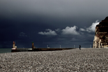 Photographie intitulée "Fécamp, plage de ga…" par Pierre-Yves Rospabé, Œuvre d'art originale, Photographie numérique