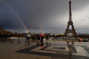 Fotografie mit dem Titel "Trocadéro, arc en c…" von Pierre-Yves Rospabé, Original-Kunstwerk, Digitale Fotografie