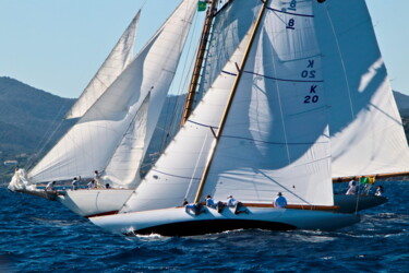 Photographie intitulée "Voiles de Saint-Tro…" par Pierre-Yves Rospabé, Œuvre d'art originale, Photographie numérique