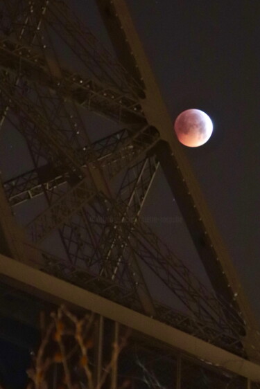 Fotografia zatytułowany „Paris, Lune rousse…” autorstwa Pierre-Yves Rospabé, Oryginalna praca, Fotografia cyfrowa