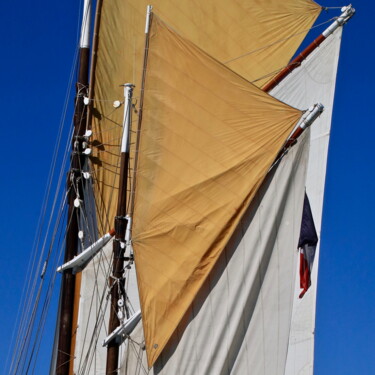 Photographie intitulée "Vieiles voiles (2)…" par Pierre-Yves Rospabé, Œuvre d'art originale, Photographie numérique