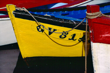 Fotografie getiteld "barques colorées du…" door Pierre-Yves Rospabé, Origineel Kunstwerk, Film fotografie