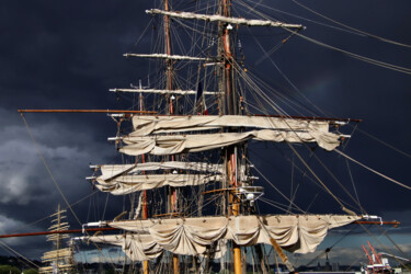 Photographie intitulée "Rouen, Armada, ciel…" par Pierre-Yves Rospabé, Œuvre d'art originale, Photographie numérique