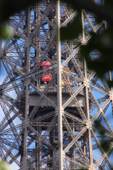 Photography titled "Tour Eiffel ascense…" by Pierre-Yves Rospabé, Original Artwork, Non Manipulated Photography