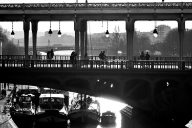 Photographie intitulée "Paris, pont Bir-Hak…" par Pierre-Yves Rospabé, Œuvre d'art originale, Photographie numérique