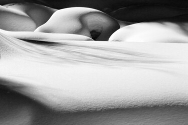 Photography titled "Neige et sensualité" by Pierre-Yves Rospabé, Original Artwork, Digital Photography