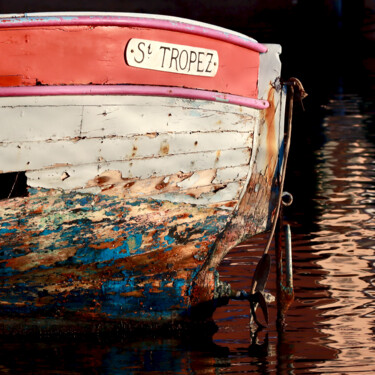Photographie intitulée "La barque du port d…" par Pierre-Yves Rospabé, Œuvre d'art originale, Photographie non manipulée