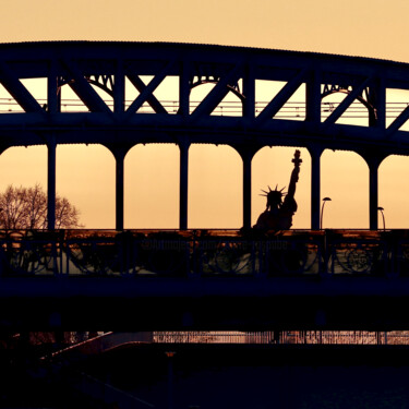 Fotografie mit dem Titel "Pont Rouelle-Statue…" von Pierre-Yves Rospabé, Original-Kunstwerk, Nicht bearbeitete Fotografie