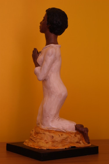 Sculpture intitulée "La prière d'une esc…" par Liliane Rafales-Richard, Œuvre d'art originale, Argile