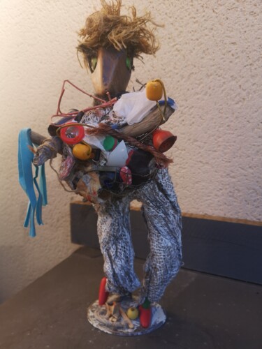 Sculpture intitulée "Upcycling man" par Pilado, Œuvre d'art originale, Bois