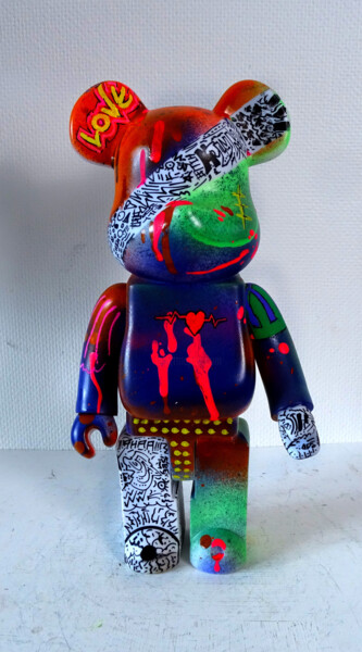 Escultura intitulada "Bearbrick Street Ar…" por Pipoul Artiste Peintre, Obras de arte originais, Tinta spray