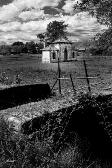 Fotografia intitulada "La maison des cheva…" por Maurice Pricco, Obras de arte originais, Fotografia digital