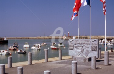 Sculpture intitulée "Le port pétrolier" par Didier Poisson, Œuvre d'art originale, Pierre