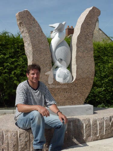 Sculpture titled "L'envol" by Didier Poisson, Original Artwork, Stone