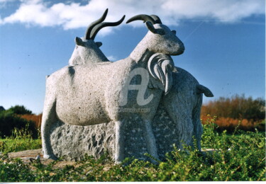 Sculpture intitulée "Les chèvres des fal…" par Didier Poisson, Œuvre d'art originale, Pierre