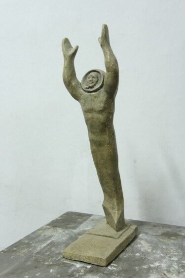 Scultura intitolato "Explorer" da Pol Bretter, Opera d'arte originale, Cemento