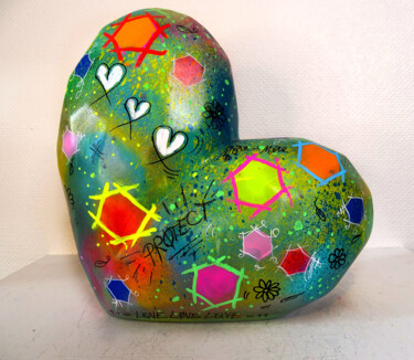 Sculpture titled "Sculpture Coeur Pop…" by Priscilla Vettese, Original Artwork, Spray paint