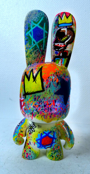 Skulptur mit dem Titel "Artoyz Bunny Basqui…" von Priscilla Vettese, Original-Kunstwerk, Marker