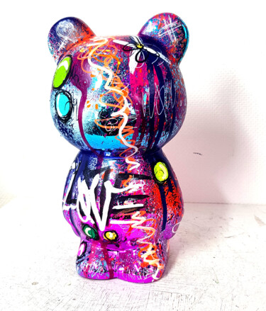 Escultura intitulada "Pop Art Urban Bear…" por Priscilla Vettese, Obras de arte originais, Tinta spray