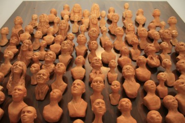 Sculpture titled "VI-GENTE" by Puchi, Original Artwork