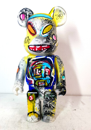 제목이 "Bearbrick Basquiat…"인 조형물 Pvettese로, 원작, 페인트 스프레이