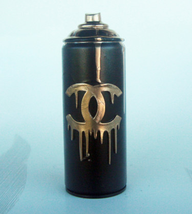 PyB Bombe Chanel , 2021 Sculpture bombe aérosol graffé Sculpture intitulée "PyB Bombe Chanel ,…" par Pyb, Œuvre d'art originale, Métaux