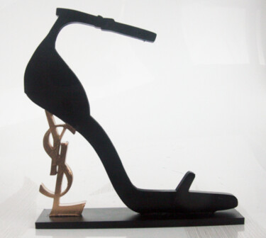 Escultura titulada "PYB Sandale Yves Sa…" por Pyb, Obra de arte original, Resina