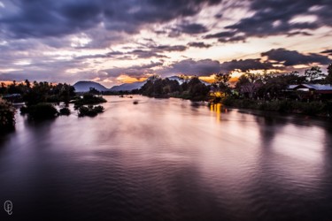 Photographie intitulée "Sunset Laos." par Quentin Ferjou, Œuvre d'art originale