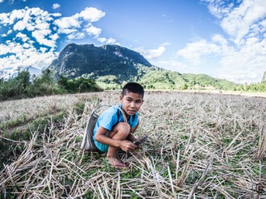 Photographie intitulée "Enfant du Laos." par Quentin Ferjou, Œuvre d'art originale