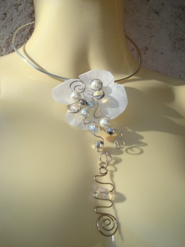 Artisanat intitulée "collier fleur marié…" par Quintessence Bijoux De Création, Œuvre d'art originale