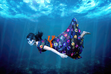 Fotografia intitolato "La Catrina swims in…" da R&N Photography, Opera d'arte originale, Fotografia digitale