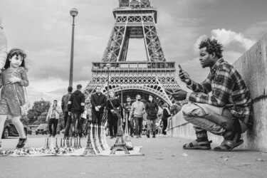 Photographie intitulée "The Street Vendor -…" par Raafetmus, Œuvre d'art originale, Photographie numérique