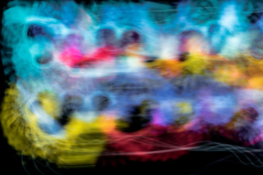 Photography titled "Femmes... entre vio…" by Rached Miladi (Le mutagraphe), Original Artwork, Light Painting