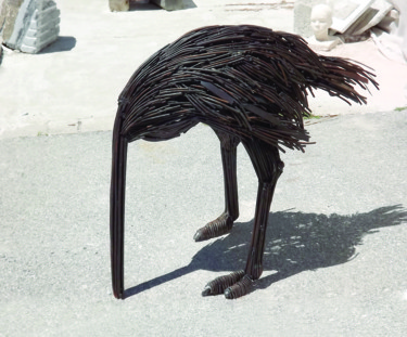 「ostrich.jpg」というタイトルの彫刻 Rade Mutapovicによって, オリジナルのアートワーク, 金属