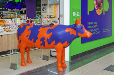 Fotografía titulada "Cow made of plastic" por Art$Art, Obra de arte original, Fotografía digital