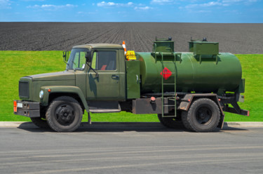 Φωτογραφία με τίτλο "Gasoline tanker" από Art$Art, Αυθεντικά έργα τέχνης, Ψηφιακή φωτογραφία