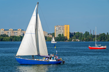 Fotografía titulada "Yachts on river" por Art$Art, Obra de arte original, Fotografía digital